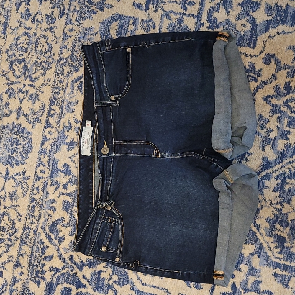 Torrid sz 18 denim blue shorts